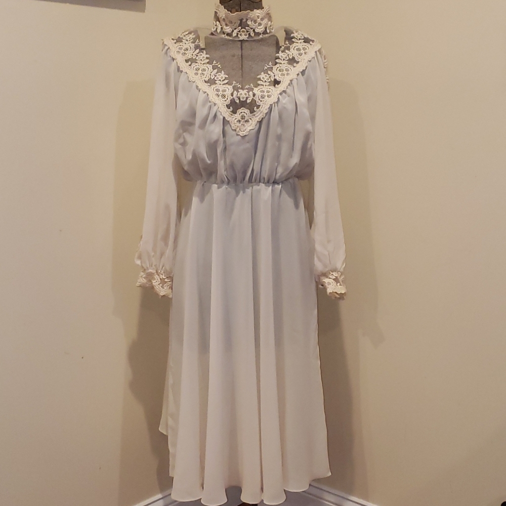 Vintage Wedding dress By Miss Elliette